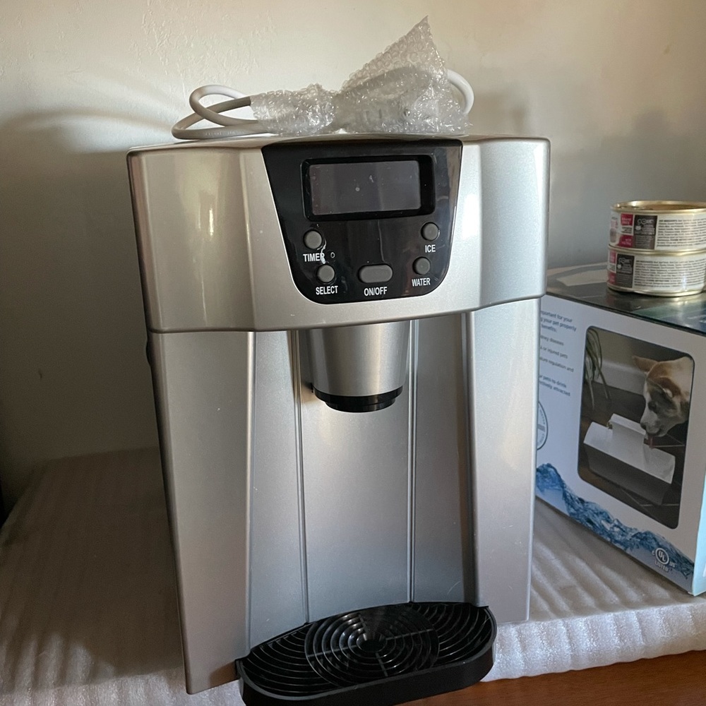 CoolLife Ice Maker/Water Dispenser